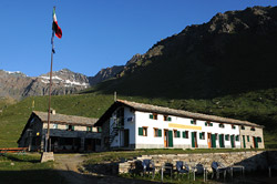 Vittorio Sella Hut in summer