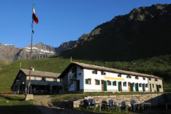 Il Rifugio Vittorio Sella in estate